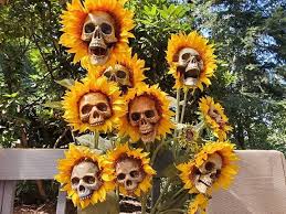 Skull Sunflowers Diy Halloween Halloween Prop Halloween Selber Machen Halloween Deko Garten