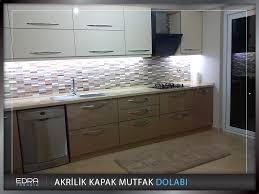 Akrilik malzeme kolay temizlenebilirliği ve hijyenik olması ile de hanımların işini kolaylaştırmaktadır. Akrilik Kapak Mutfak Dolabi Edra Mobilya Tasarim Uretim Ve Uygulama Firmasi Ankara Dekorasyon