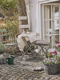 Und auch im garten oder auf dem balkon können mücken mehr als lästig sein. Garten Dekorieren Die 14 Schonsten Ideen Fur Ihre Gartendeko Westwing