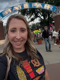 Still can't believe my little sister is married 😭 and I have another  sister ♥️🫶🏻 it was a beautiful small wedding in Missouri with gorgeous  weather. I'm so happy my sister found