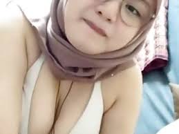 Awek sedang kesedapan time buat live. Awek Terlampau Kuching Sarawak Movies