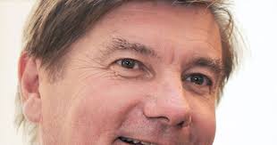 Eric Neuhoff, lauréat du prix Cazes pour son roman "Costa Brava"