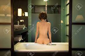 高級ホテルの裸きれいな女性の写真素材・画像素材 Image 57754185