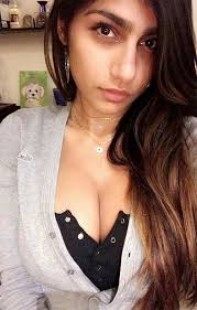 Mia khalifa celebrated reaching 10m instagram in followerscredit: Pin Em Mia Khalifa