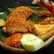 5 ketul ayam yang telah digoreng cili boh 2 ulas bawang merah 1/2 biji bawang besar halia garam madu kismis minyak untuk menumis. Spicy Tomato Chicken Ayam Masak Merah Recipe Allrecipes