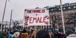 Feminism incorporates the position that societies prioritize the male point of view, and that women are treated unjustly within those societies. Feminismus Debatte Die Wichtigsten Begriffe