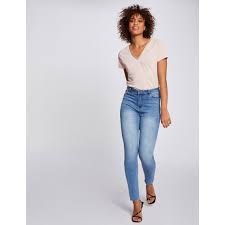 Alliant confort et style, le jean taille haute est celui qu'il vous faut pour bénéficier d'une liberté de mouvement optimale. Jeans Slim Taille Haute A Bords Francs 3 Suisses