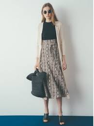 上品リッチに 春夏おすすめ パイソン柄 おしゃれコーデ見本帖 miss classy ファッションアイデア 膝丈スカート ファッション