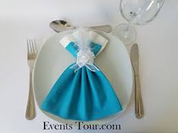 Pliage De Serviette Glamour Bleu Turquoise Blanc Ref 10060 Pliage Serviette Pliage Serviette Mariage Pliage Serviette Robe