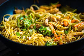 This Chicken Lo Mein Recipe Uses Linguine Noodles Instead Of Chinese Egg Noodles So You Practically Always In 2020 Lo Mein Recipes Chicken Lo Mein Recipe Easy Recipes
