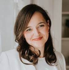 Kendra Pennington's Instagram, Twitter & Facebook