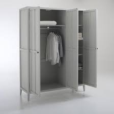 Une belle armoire dressing 4 portes de la redoute en pin disponible en couleur noir wengé et blanc crème. Epingle Sur Armoire Dressing