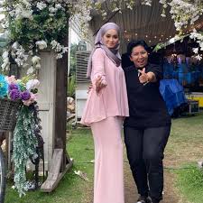 Semalam menjadi buah mulut ramai apabila izreen azminda dan bekas madunya intan saleh dipertemukan dalam program melodi raya. Intan Saleh Akui Masih Belum Bersedia Maafkan Izreen Azminda