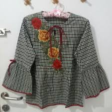 Contoh bordir tempel untuk kebaya warna emas terbaru. Blouse Bordir Tempel Fesyen Wanita Pakaian Wanita Di Carousell