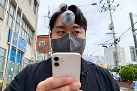 It's time for a little feedback from the roots. S Korean Designer Creates Third Eye For Smartphone Zombies
