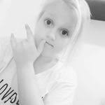 Nadia Dow's Instagram, Twitter & Facebook