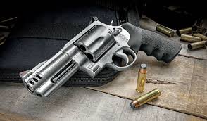 This gun features a 7.5 barrel and a stainless finish. Review Smith Wesson Model 500 4 In