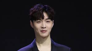 Yixing zhang) более известен как лэй (кор. Lay Zhang Ambassador For Grammy Festival China Grammy Com