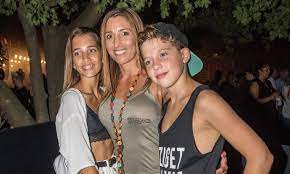 She has been married to norbi schobert since september 5, 2002. Kiderult Mit Szoltak A Gyermekei Rubint Reka Teves Szereplesehez Ripost