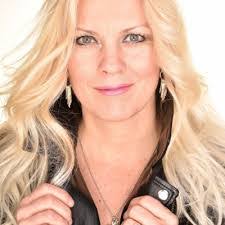 Amy Lancaster's Instagram, Twitter & Facebook