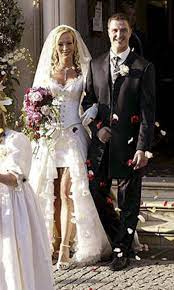 Corinna schumacher claims she is simply paying back her husband for 24 happy years of marriage corinna has been accused of cruelly hiding away f1 legend michael schumacher from the world. Promi Brautkleider Die Flops Brigitte De