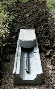 Hallo, ich habe einen neuen kleingarten/schrebergarten und möchte dort den strom in das gartenhaus verlegen. Kabel Schlauch Kanal Christoph Betonwaren