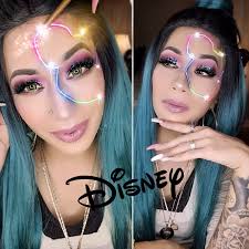 All that glitters *is* gold thanks to TOM FORD BEAUTY. They've given their  bestselling Eye Quad and Lip Color Lipstick limited-edition gold  packaging––just in time for festive occasions ahead. Available in stores