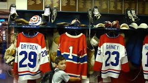 Les canadiens de montréal et canadiens.com sont des marques de commerce des toute reproduction est interdite sans le consentement écrit préalable de nhl enterprises, l.p. Alec Visite La Chambre Des Joueurs Du Canadien De Montreal Au Hockey Hall Of Fame En Aout 2011 Youtube
