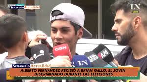 Alberto fernández desarrolló su carrera política en la ciudad autónoma de. Alberto Fernandez Recibio A Brian Gallo El Joven Discriminado Durante Las Elecciones Youtube