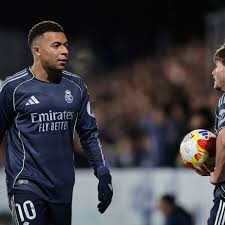 فحاشی هواداران پی اس جی به امباپه: مادر جن زده!