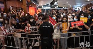 地址：新界屯門青松觀路廿三號 () 電話：2468 5111 傳真：2455 1911 電郵：ntwc.pa@ha.org.hk 讚賞及意見反映：tmh.prc@ha.org.hk Mirror Errorå±¯é–€å‡ºå¸­è¨˜è€…æœƒå¤§æ‰¹ç²‰çµ²å®ˆå€™å•†å ´å°é›»æ¢¯å°èˆ– 11 45 20210723 æ¸¯èž å³æ™‚æ–°èž æ˜Žå ±æ–°èžç¶²