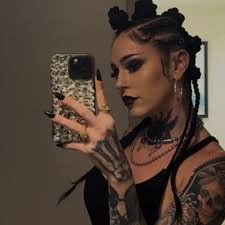 Emaline (@emalinetattoos)