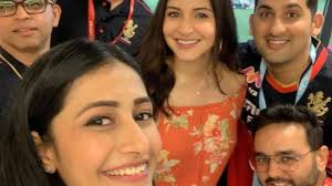 The couple welcomed their bundle of joy this afternoon, january 11, 2021. Anushka Sharma Cradles Baby Bump In New Picture Taken After Rcb Win