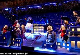 Résultat de recherche d'images pour "vitrine de noel du printemps"