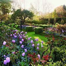 Paradise Found Coffee Table Book Shows The World S Most Beautiful Gardens From English Gardens And Roman Most Beautiful Gardens Beautiful Gardens Garden Poems