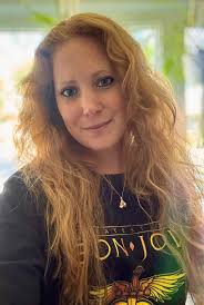 Should I seal or keep my terrarium open?