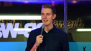 Sie ist mit sicherheit die jüngste und spannendste neuentdeckung der weiblichen stand up comedy szene. Maria Clara Groppler Beziehungsprobleme Mit Felix Lobrecht Nightwash Live 2019 Clip Aus Folge 4