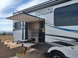 More information about 2020 coachmen freedom express blast 17blse. 2020 Coachmen Freedom Express Liberty 324rldsle Travel Trailers Rv For Sale By Owner In Albuquerque New Mexico Rvt Com 428575