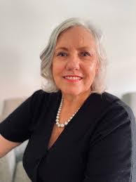 Melissa Prentice's Instagram, Twitter & Facebook