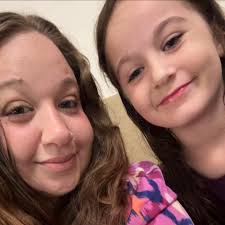 What goes good with Buffalo chicken dip? Like other sides or maybe an  entree?