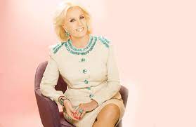 Juana viale se mostró feliz de anunciar que almorzando con mirtha legrand cumplió 53 temporadas y habló del regreso de mirtha legrand al programa. Mirtha Legrand Facebook