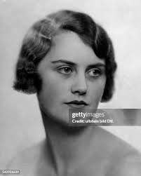 37 Dorothy Wilding Stock Photos, High-Res Pictures, and Images