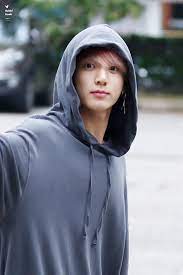 Geschäft bts jungkook cute bts hoodies entworfen von moritajung sowie andere bts waren an teepublic. 81 Best Jungkook In Hoodie Ideas Jungkook Jeon Jungkook Bts Jungkook