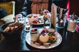 Fruhstuck Brunch Unsere Liebsten Hipster Cafes In Wien Sommertage Brunch Wien Fruhstuck Brunch Wien Cafe