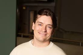 Meet Julia Narvaez Munguia, who earned Northwestern University's first dual  degree in education/social policy and journalism. If there ever were an  ideal candidate for this program, it was Julia! 💜 💜 ➡️