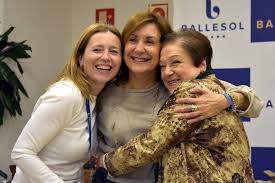 Te mando un abrazo así de grande. Feliz Dia Internacional Del Abrazo Ballesol