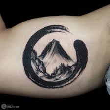 30 ideias de tatuagens delicadas e super femininas | we fashion trends. Based In Shibuya In Central Tokyo We Have A Staff Of Male And Female Artists And A Native English Speaking Transl Brush Stroke Tattoo Tattoos Body Art Tattoos