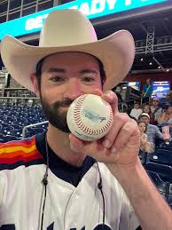 Dinn Mann (@mooseoutfront)