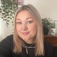 Ashleigh Poole's Instagram, Twitter & Facebook