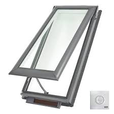 Velux 21 In X 45 3 4 In Solar Powered Fresh Air Venting Deck Mount Skylight With Laminated Low E3 Glass Vss C06 2004 The Home Depot 1/6 de la surface au sol en surface de baie 10 modèles de dans le choix des dimensions de vos fenêtres de toit, pensez à l'harmonie et à l'alignement avec les. velux